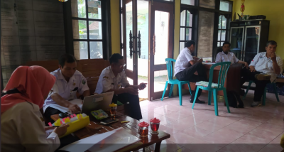 Monitoring dari kecamatan di kantor Desa Bonorowo